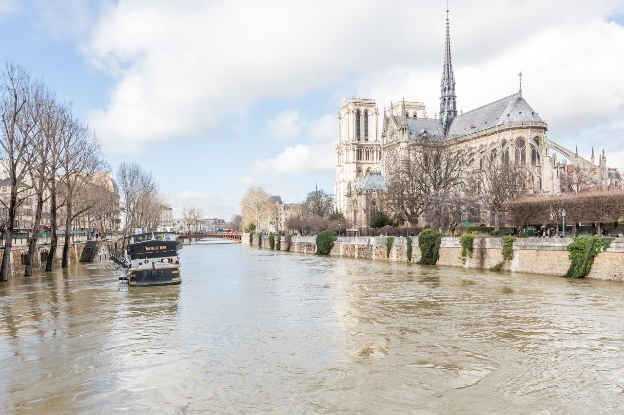 باريس Veeve - Overlooking The Seine On Ile De La Cite المظهر الخارجي الصورة